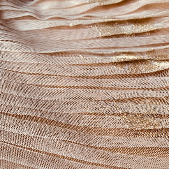 * Stunning lace evening gown - Picture 5 of 5